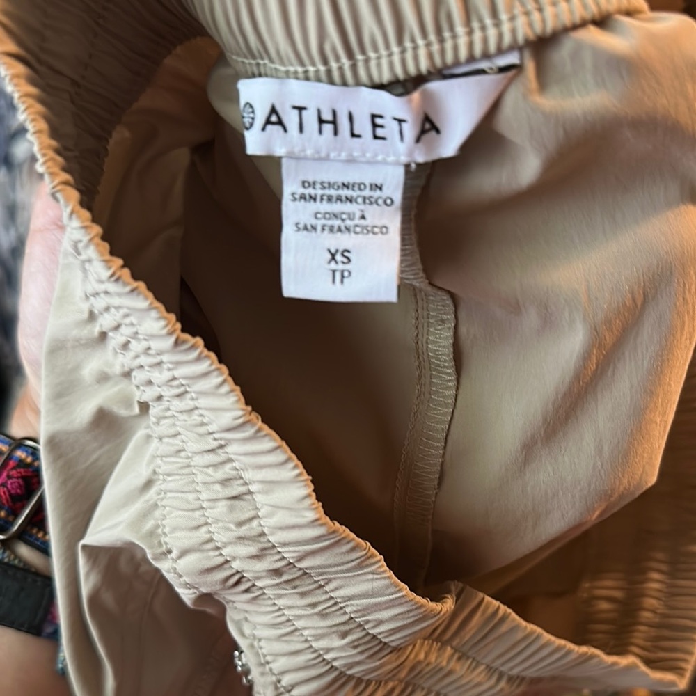 Athleta Tan Cascade Cargo Shorts with Elastic Waistband - Picture 2 of 6
